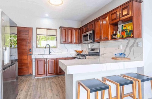 Ciudad Cortes House | Amazing views of Ojochal and Pacific Ocean-Walk to restaurant-private-Gated-Pool