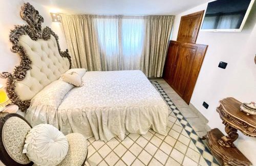 Montefiascone Villa | Amazing villa on Umbrian hill overlooking lake - sleeps 24 - Pool and Jacuzzi