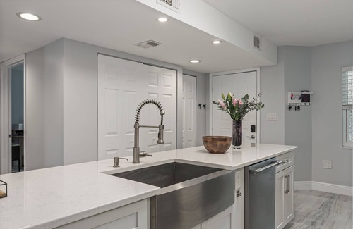 Bradenton Condo | Amazing water/sunset views, luxury 2BR/2BA PENTHOUSE 9 mi from Anna Maria beach.