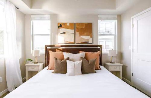 Sparks Apartment | Amazing Water View with Jacuzzi & Sky Lounge