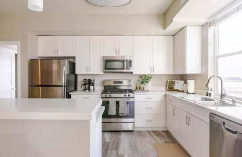 Sparks Apartment | Amazing Water View with Jacuzzi & Sky Lounge