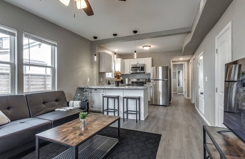 Bartlesville Apartment | Amazingly renovated downtown 1BD 1 BR apt with Washer and dryer!