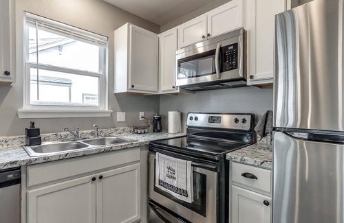 Bartlesville Apartment | Amazingly renovated downtown 1BD 1 BR apt with Washer and dryer!
