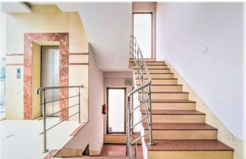 DLF Phase 3 House | Ambience Suites