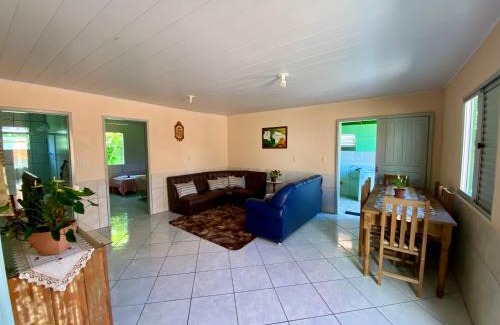 Vila Nova House | Ambiente ideal para famílias, casa conjulgada com Wi-Fi rápido, cozinha exclusiva e equipada, varanda com churrasqueira - A apenas 1 km da praia e 5 km da charmosa Praia da Vila