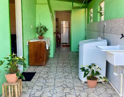 Vila Nova House | Ambiente ideal para famílias, casa conjulgada com Wi-Fi rápido, cozinha exclusiva e equipada, varanda com churrasqueira - A apenas 1 km da praia e 5 km da charmosa Praia da Vila