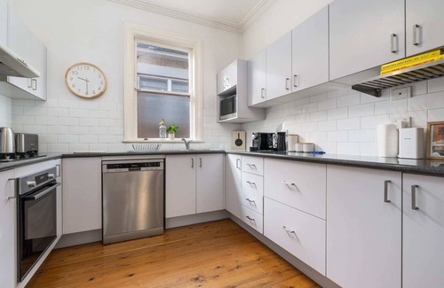 Orange House | Ambrose On Byng | Central Location