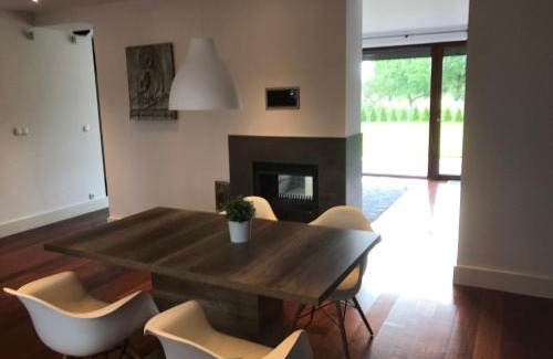 Schodnia House | Amelia