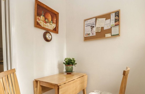 Sidcot Ski Chalet | AMELYAH COTTAGE, pet friendly, with a garden in Winscombe