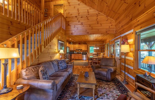 Boone Cabin | Amen Corner - Close to Boone! Hot Tub, Pet Friendly, Ping Pong, Foosball, Mountain Views