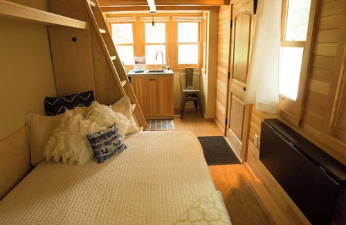 Lyons Resort | American Aspen – Experience Tiny Living at Its Coziest Near Estes Park & Boulder
