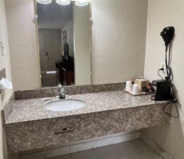 Edna Hotel | Americas Best Value Inn - Edna