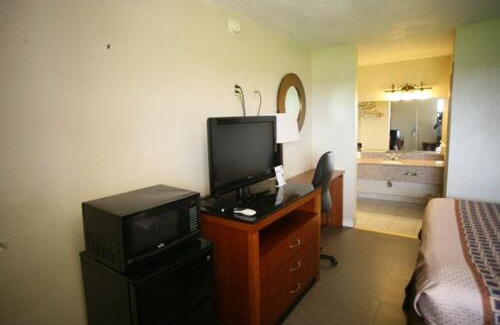 Edna Hotel | Americas Best Value Inn - Edna