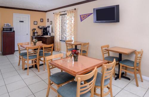 Waller Hotel | Americas Best Value Inn & Suites Waller/Prairie View