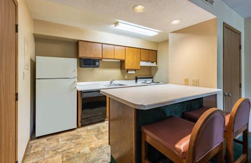 St. Marys Hotel | Americas Best Value Inn St. Marys