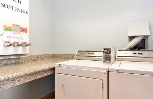 La Grande Hotel | Americas Best Value Sandman Inn