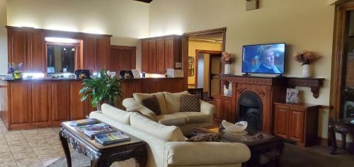 Lake Hallie Hotel | Americas Best Value Inn Chippewa Falls