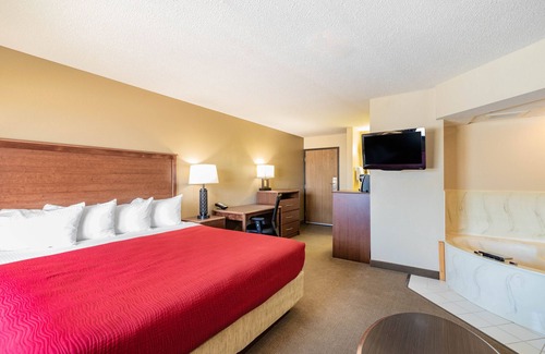 Marshall Hotel | AmericInn by Wyndham Marshall