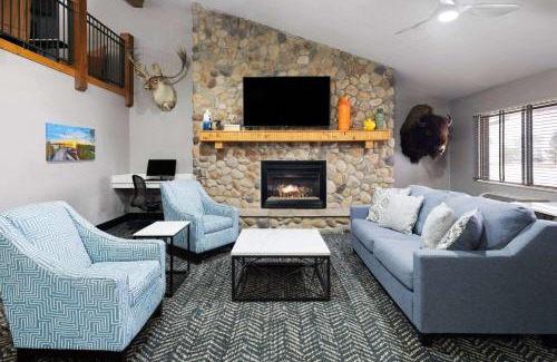 Stuart Hotel | AmericInn by Wyndham Stuart
