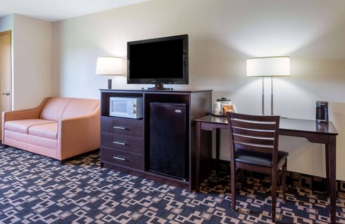 Weston Hotel | AmericInn by Wyndham Wausau