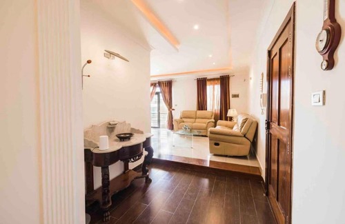 San Tumas Apartment | Amethyst