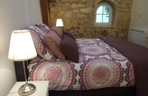 Mareuil-le-Port House | Amethyst Room "The Thousand and One Stones"