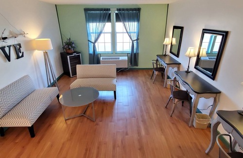 Nappanee Hotel | Amish Inn