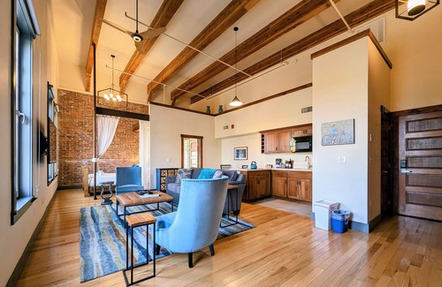 Amity Apartment | Amity Flats: Jory Flat ~ A Historic Suite in the Heart of Amity