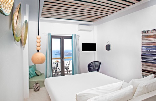 Santorini Hotel | Amity Senior Suite