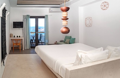 Santorini Hotel | Amity Senior Suite