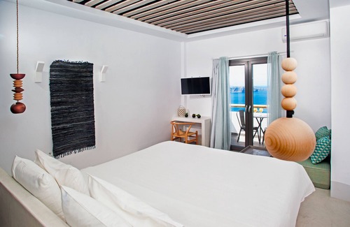 Santorini Hotel | Amity Senior Suite