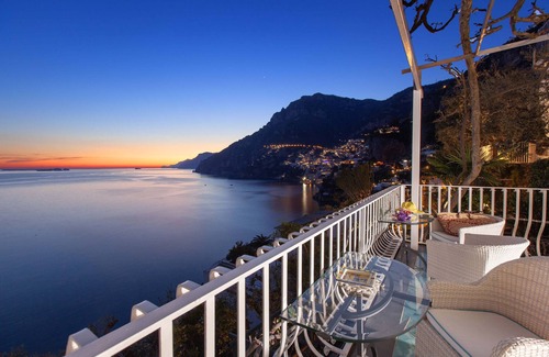 Arienzo Villa | AMORE RENTALS - Villa Le Sirene with Outdoor Jacuzzi and Sea View