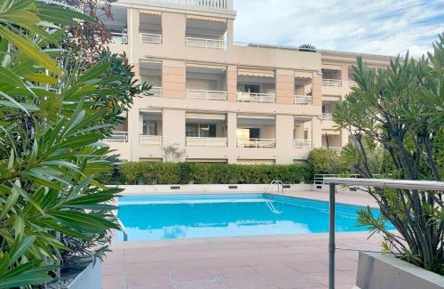 Golfe Juan Apartment | Amour Azur Appartement pour 2 avec jacuzzi et terrasse à 2 minutes de la mer
