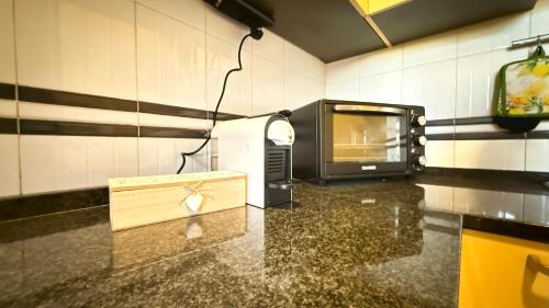 Arezzo Apartment | Ampio appartamento con vista monti Wi-Fi veloce, self check-in, vicino stazione e centro