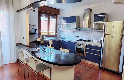 Sud-Ovest Apartment | Ampio e Grazioso Appartamento Vicino la Fiera