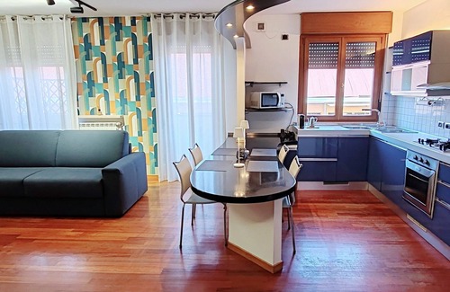 Sud-Ovest Apartment | Ampio e Grazioso Appartamento Vicino la Fiera