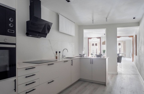 Literary Quarter Apartment | Amplio Apartamento a Pocos de Paseo del Prado