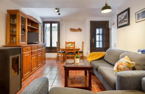 Canfranc Apartment | Amplio apartamento de montaña con terraza y WiFi