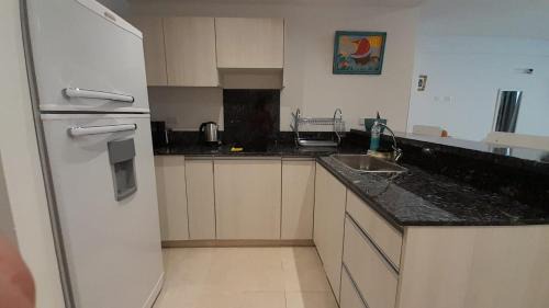 Puerto Madryn Apartment | Amplio Estudio de lujo con balcon y parrilla