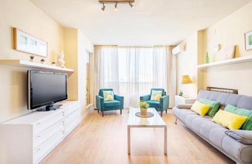 Cervantes Apartment | Amplio y Céntrico, Ubicacion Tranquila, Calefacción central, jardines, supermercados, cafeterías y todos los servicios en el corazón de la ciudad