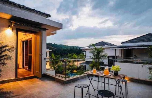Mazal Waddo Villa | Amrao - A Lindsay Manor 4 BHK with Pool and Jacuzzi