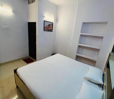 Varanasi House | Amrit Ganga paying guest house