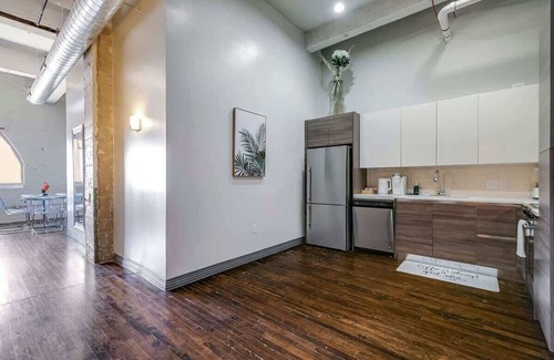 Downtown Dallas Apartment | Amyfinehouse | Breakfast +Valet+Downtown Views 2BR