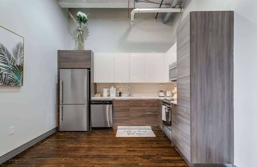 Downtown Dallas Apartment | Amyfinehouse | Breakfast +Valet+Downtown Views 2BR