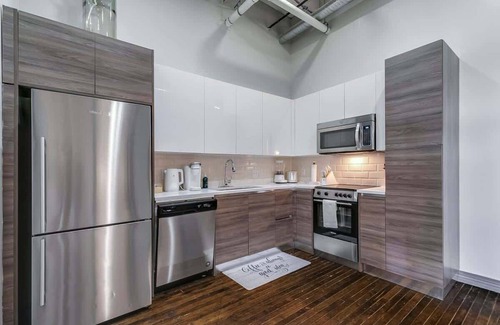 Downtown Dallas Apartment | Amyfinehouse | Breakfast +Valet+Downtown Views 2BR