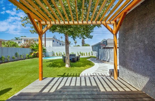 Reseda House | An amazing full house with a pool