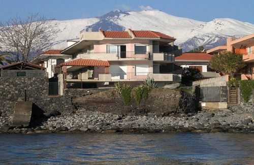 Torre Archirafi Apartment | AN APARTMENT ON THE SEA