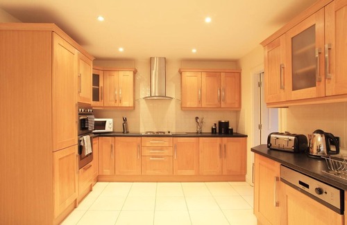 Kenmare House | An ardmullen 3 bed oak that sleeps 6 guests in 3 bedrooms