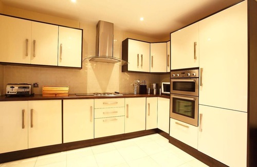 Kenmare House | An ardmullen 3 bed walnut that sleeps 6 guests in 3 bedrooms