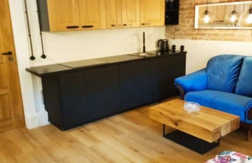 Brynow Apartment | An Atmospheric, Conveniently Located Studio With a Free Parking Spot